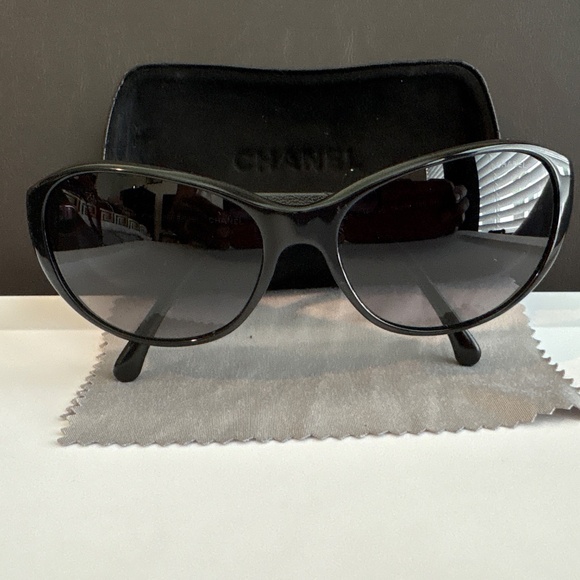 Chanel Vintage Designer Sunglasses - Picture 2 of 4
